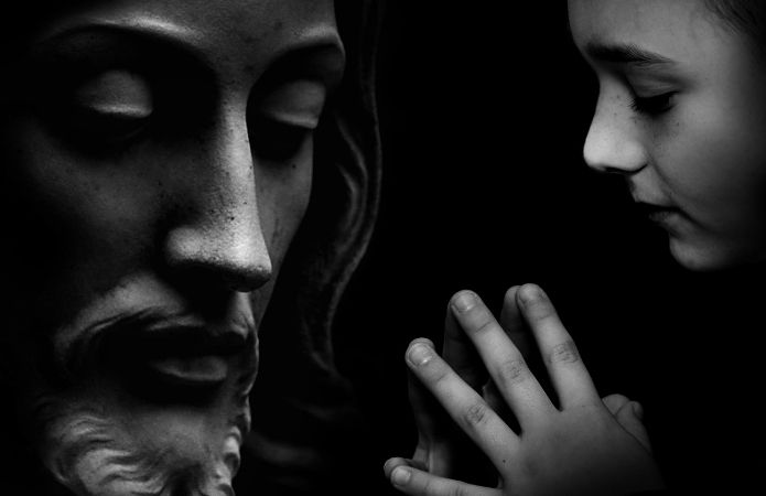 Jesús reina por la Eucaristía-MarchandoReligion.es